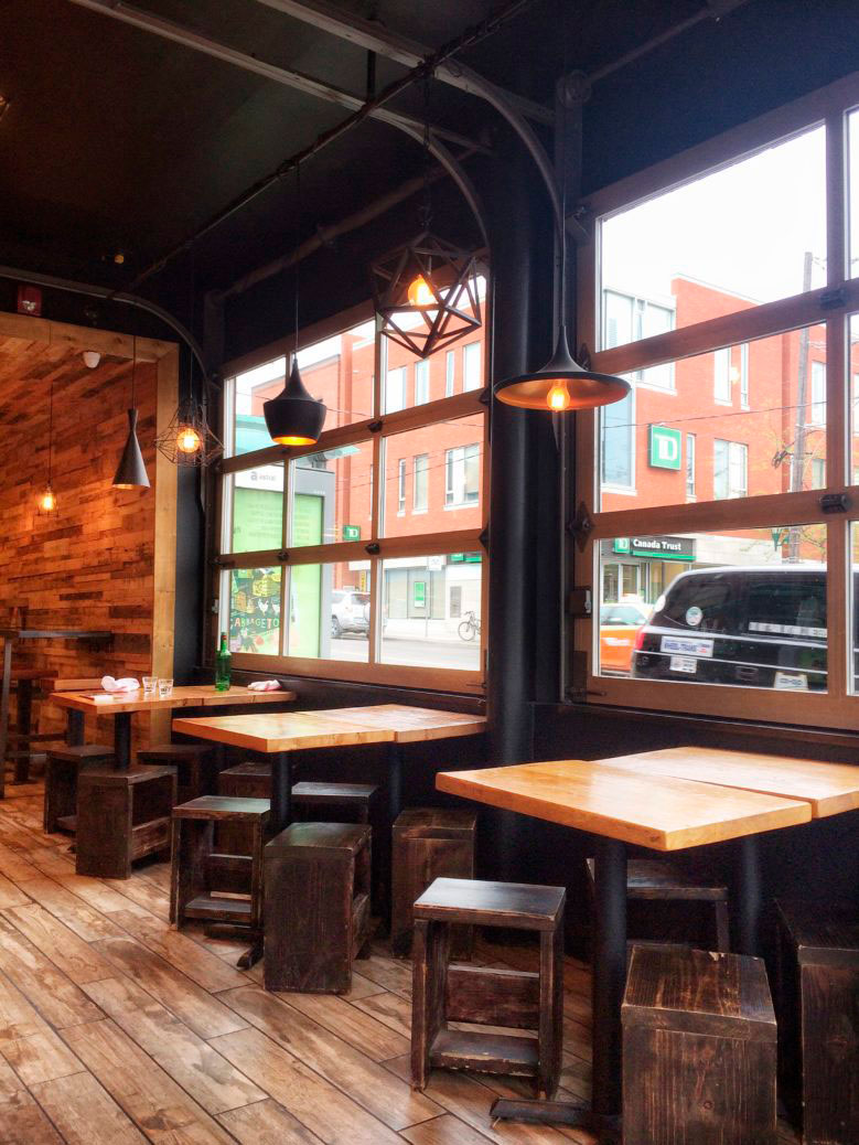 Interno di un moderno bar ristorante